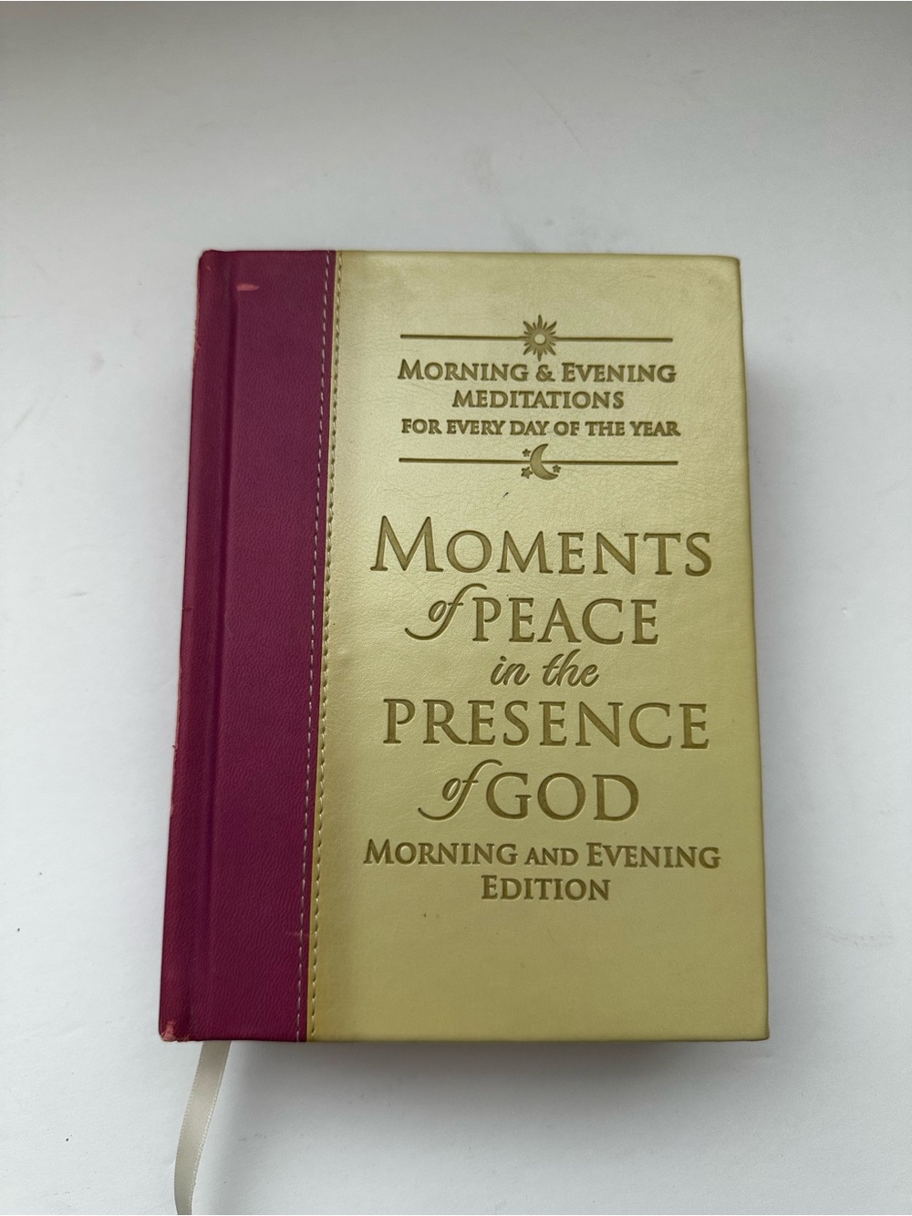 Moments of Peace in the Presence of God - Gold & Burgundy Hardcover
